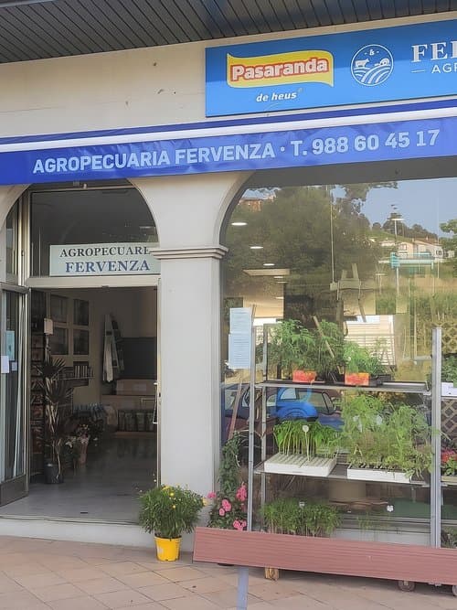 Fachada de la tienda agrícola Fervenza Agropecuaria en Ourense